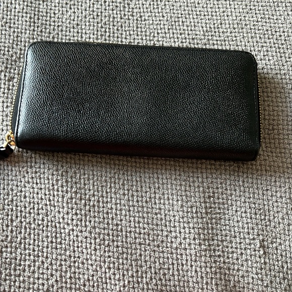 Henry Bendel zip around large wallet - Picture 3 of 6
